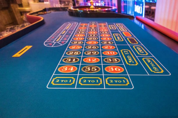 mandiri bet live blackjack table with multilingual dealer interface